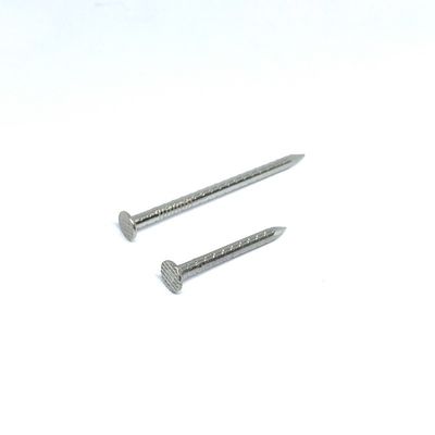 Clavos de acero inoxidables de la cabeza 304 planos a cuadros dentados de la caña